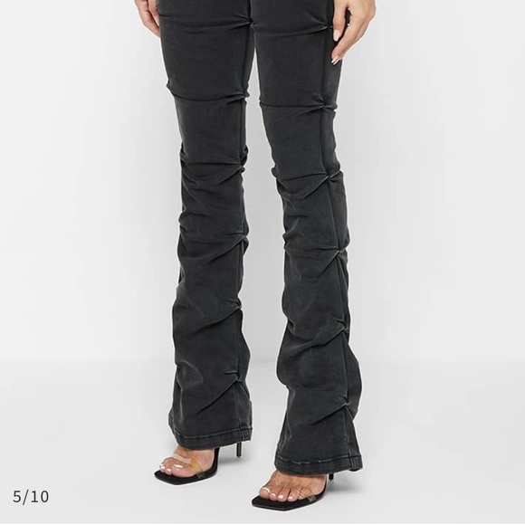 NWT🏷Tacked Denim Flared Jeans
Washed Black🐃 - Picture 8 of 11